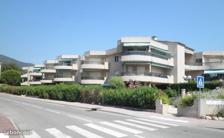 Studio De 27 M² + 70 M² De Jardin A 100 M Des Plages Кавалер-сюр-Мер Экстерьер фото